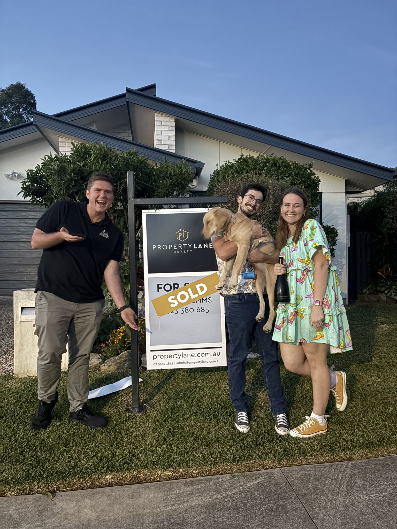 Jayde and Ryan with their new home keys
